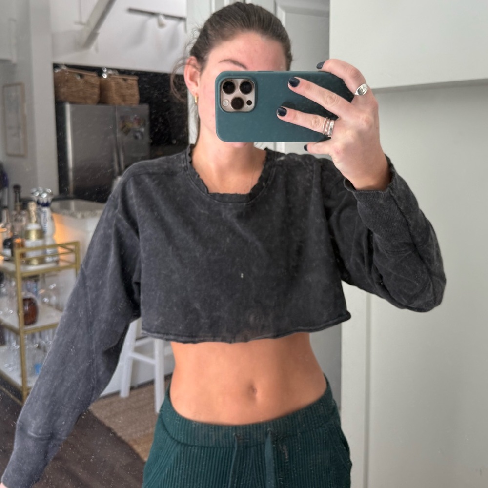 Free people Women's Black Cropped long sleeve